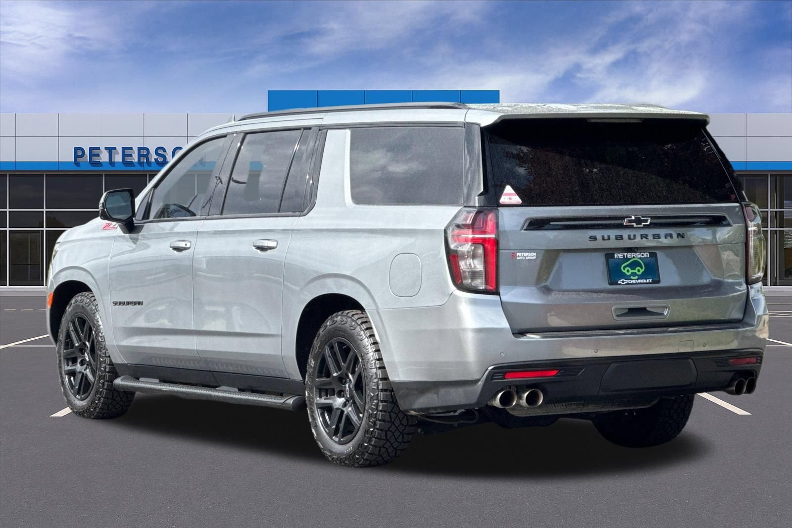Certified 2023 Chevrolet Suburban Z71 w/ Z71 Off-Road Package AWD/4WD image 6