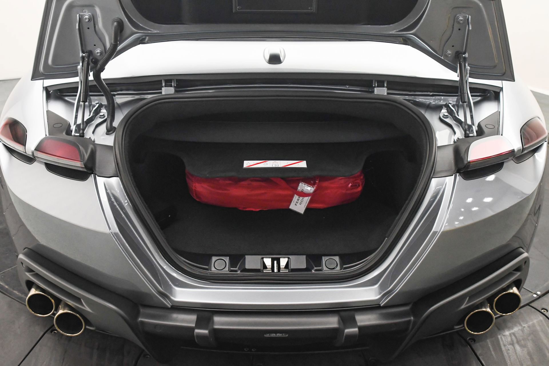 Used 2025 Ferrari Roma Spider image 7