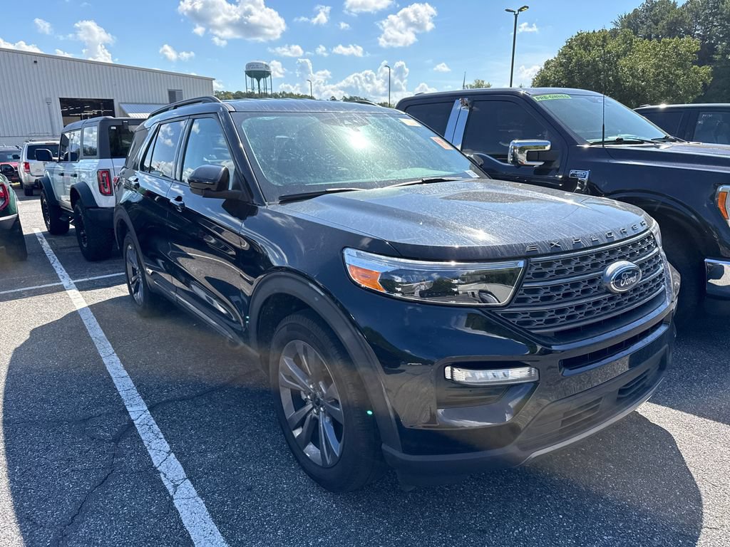 Used 2024 Ford Explorer XLT w/ Equipment Group 202A AWD/4WD image 2