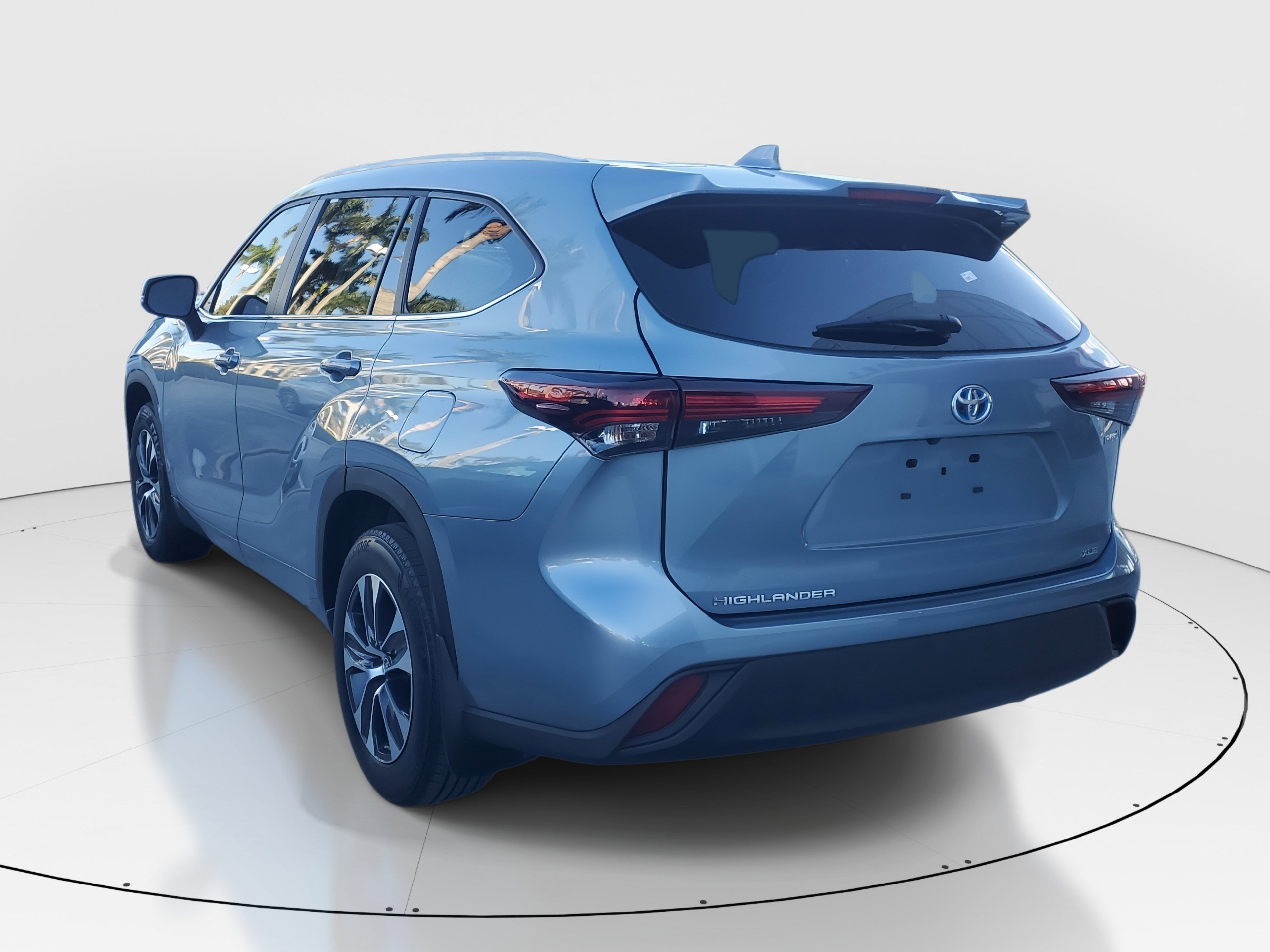 Used 2024 Toyota Highlander XLE image 5