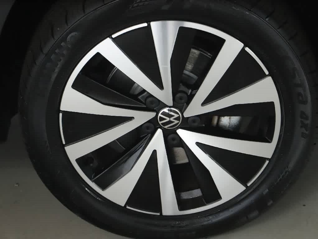Certified 2023 Volkswagen Taos SE w/ Panoramic Sunroof Package AWD/4WD image 10
