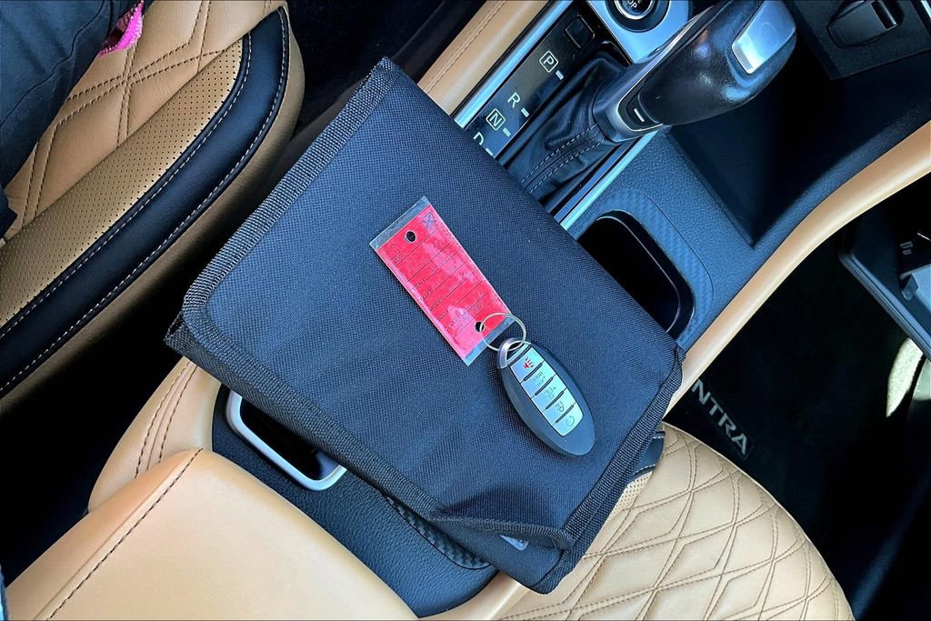 Used 2023 Nissan Sentra SV w/ SV Premium Package image 11