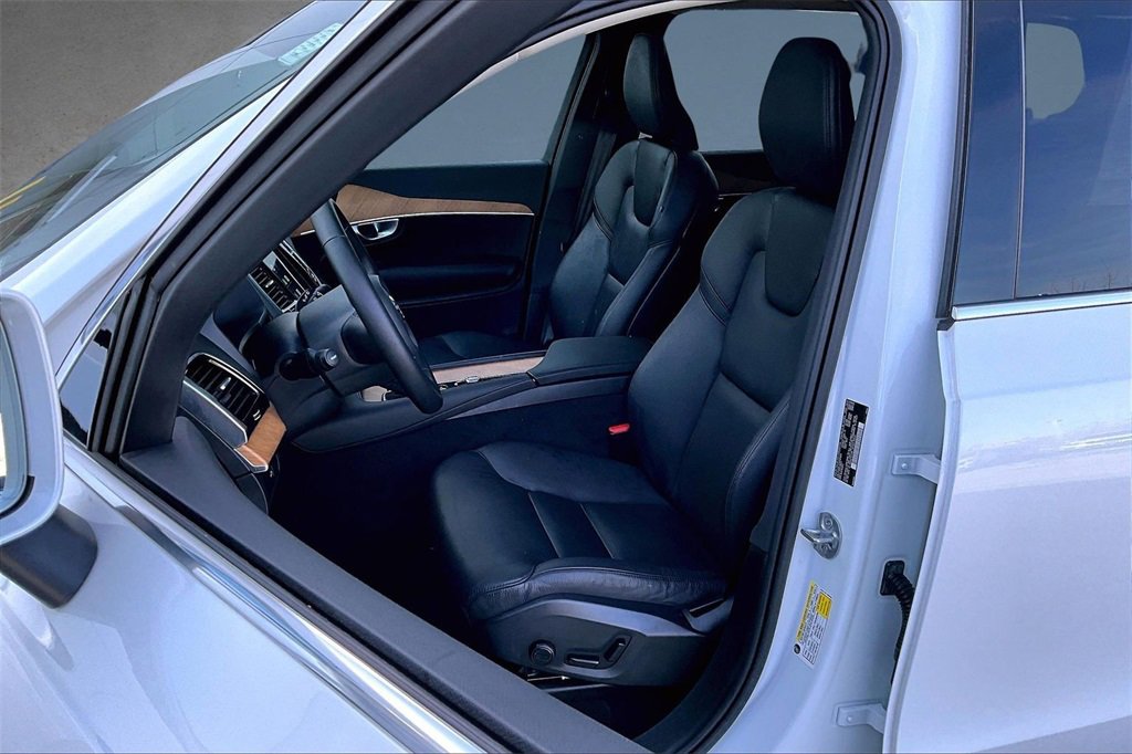 Used 2024 Volvo XC90 B6 Plus w/ Protection Package Premier image 21