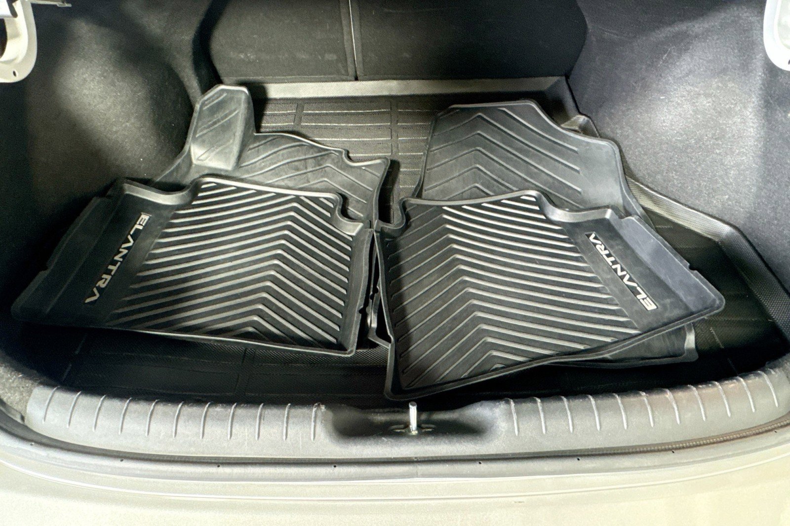 Used 2021 Hyundai Elantra Limited image 25