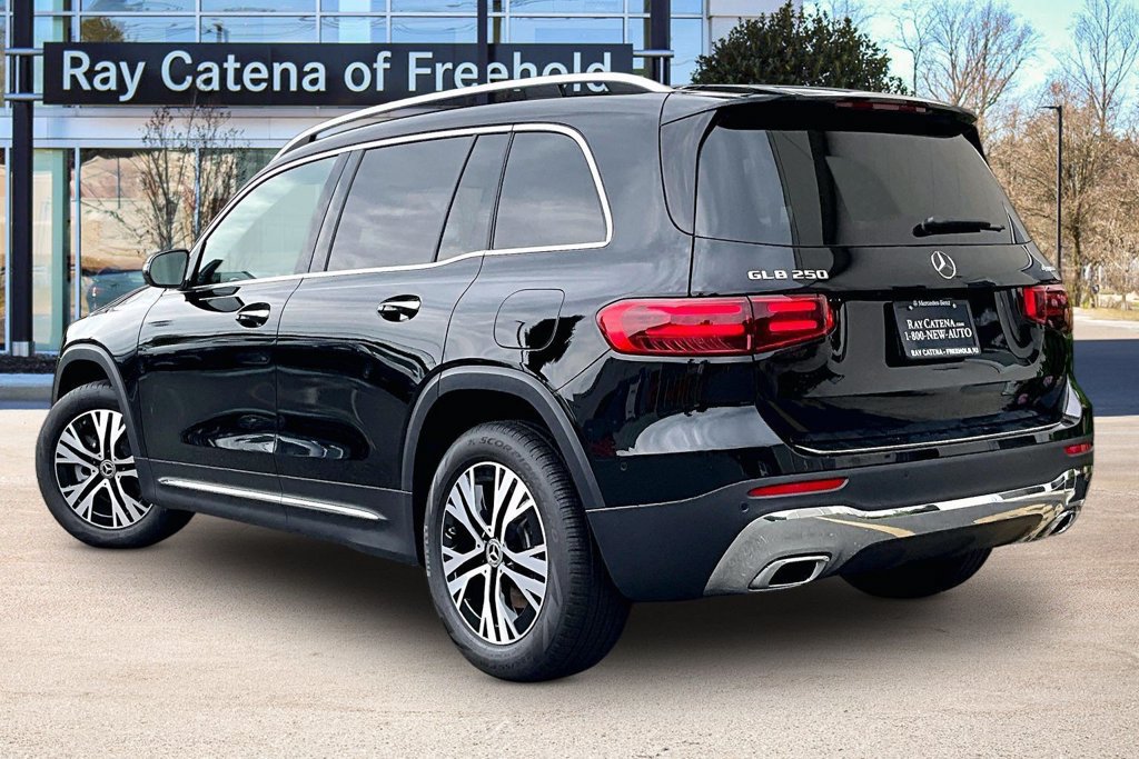 Used 2026 Mercedes-Benz GLB 250 4MATIC image 12