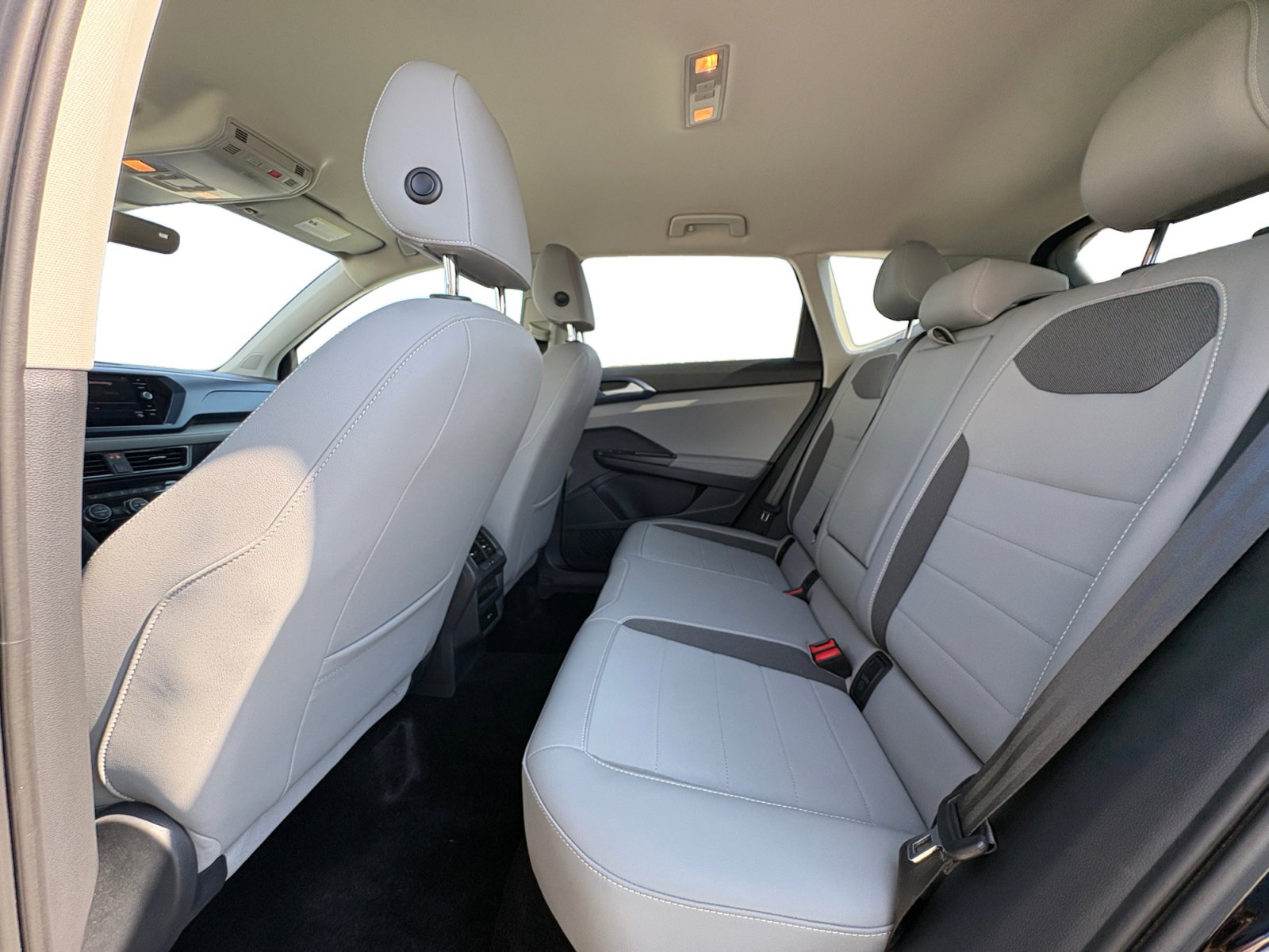 Used 2024 Volkswagen Taos SE image 5