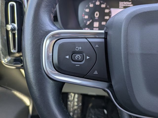 Used 2019 Volvo XC40 T5 Momentum image 28