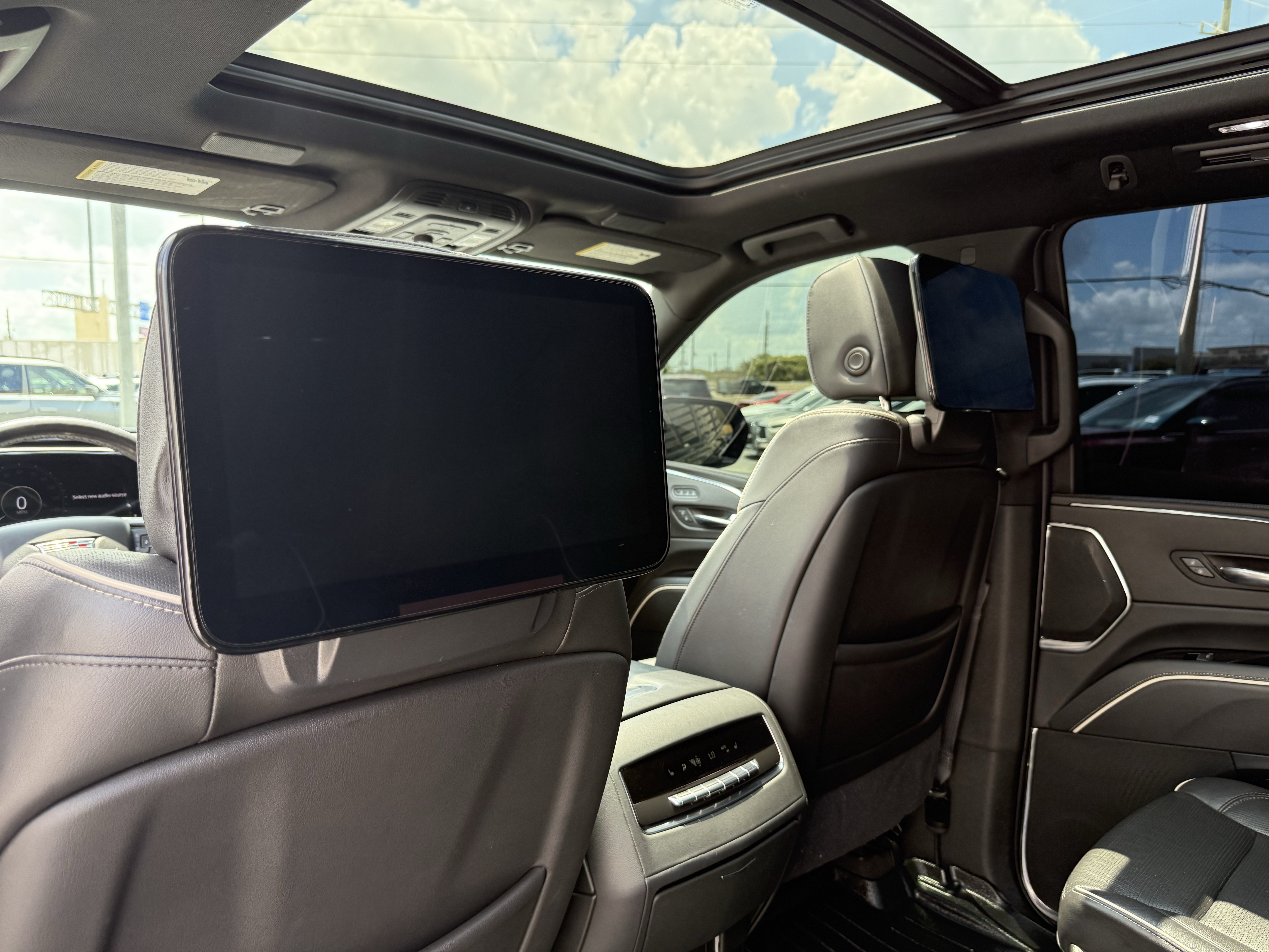Used 2021 Cadillac Escalade ESV Sport RWD image 17