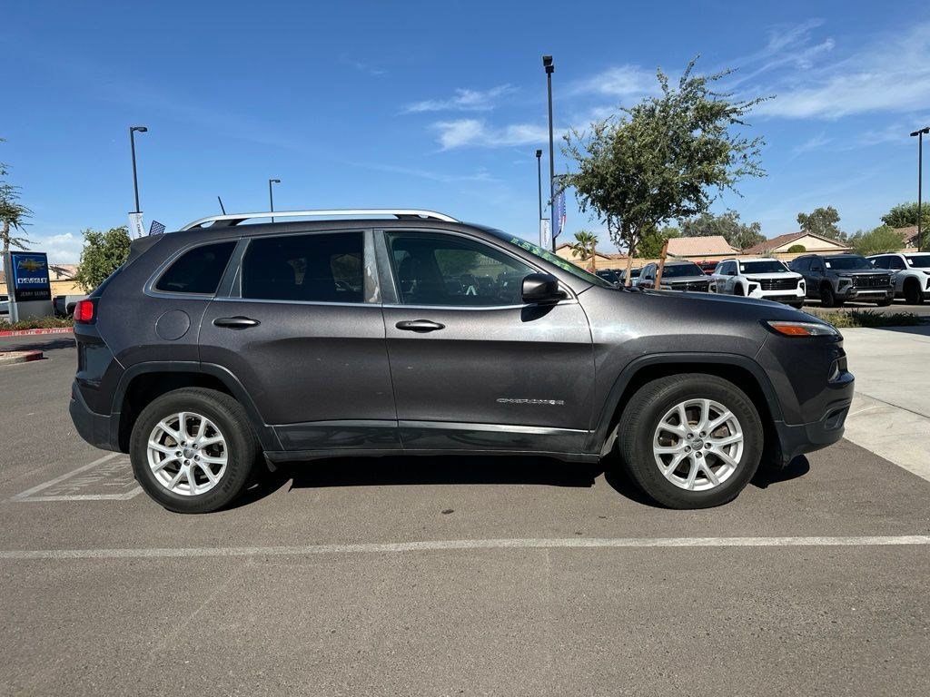 Used 2018 Jeep Cherokee Latitude Plus w/ Comfort/Convenience Group FWD image 6