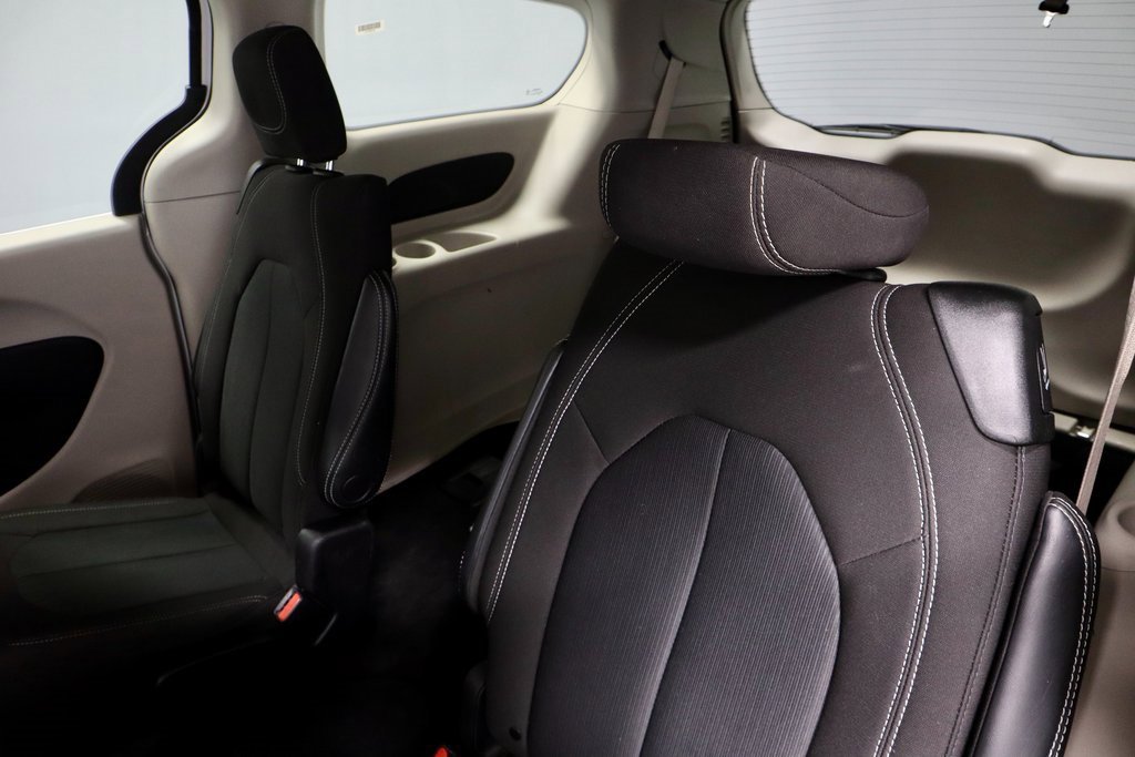 Used 2023 Chrysler Voyager LX image 22