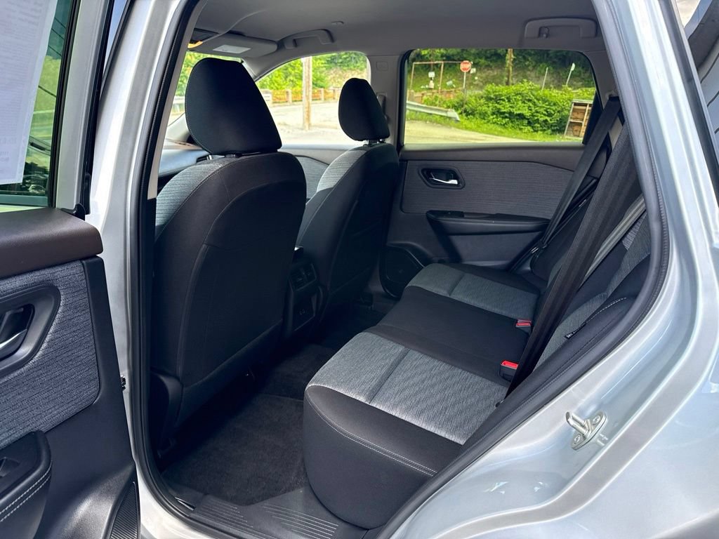 Used 2023 Nissan Rogue SV AWD/4WD image 20