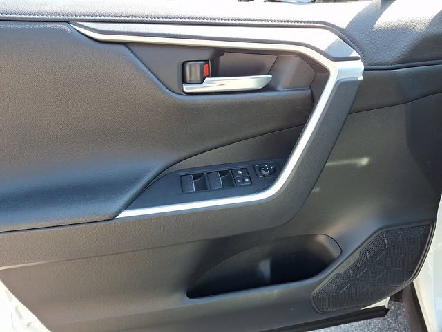 Used 2022 Toyota RAV4 XSE AWD/4WD image 14