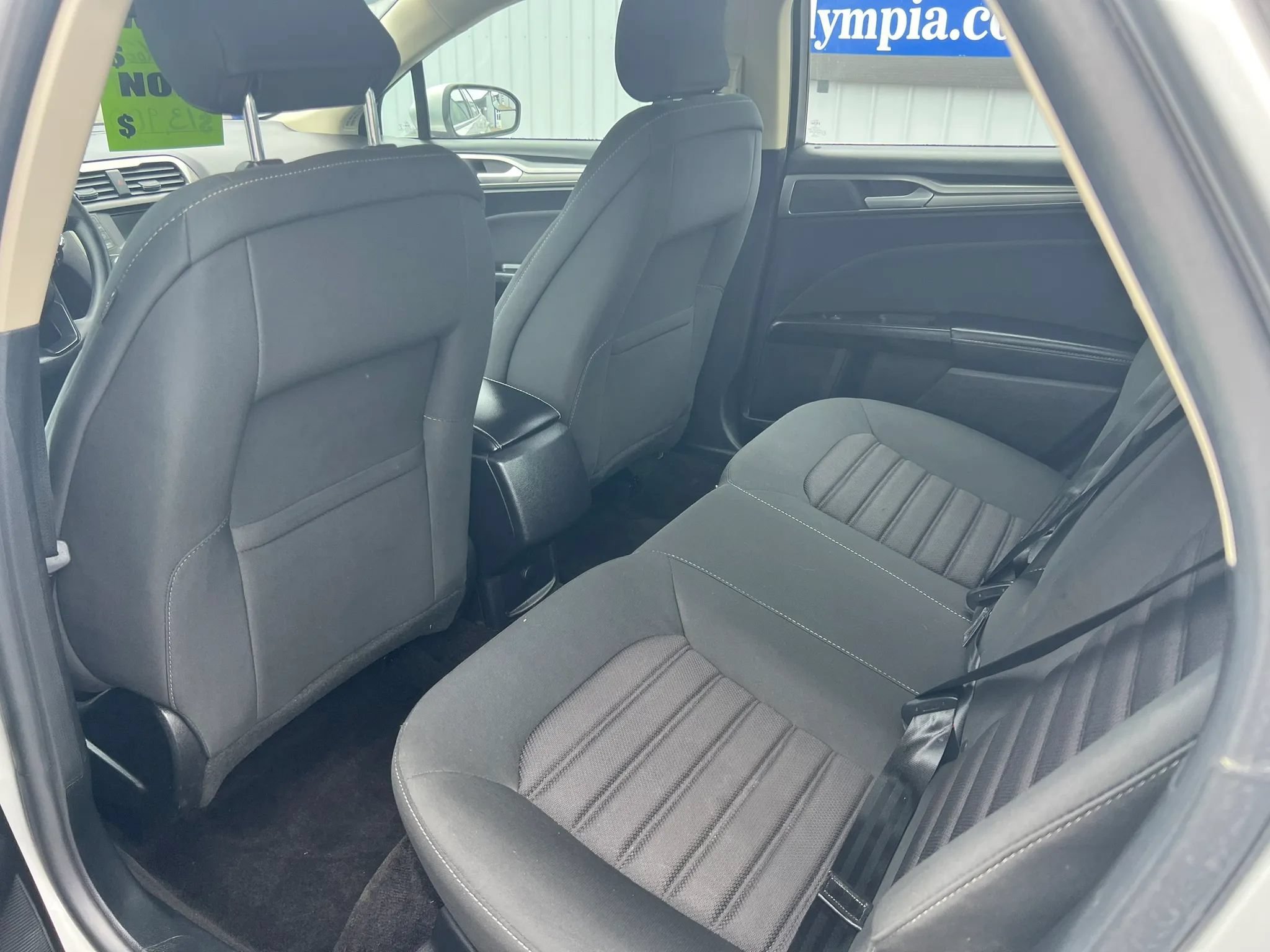Used 2018 Ford Fusion SE FWD image 12