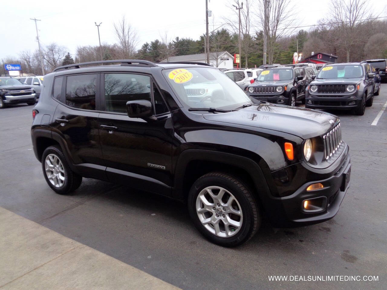Used 2017 Jeep Renegade Latitude w/ Cold Weather Group image 2