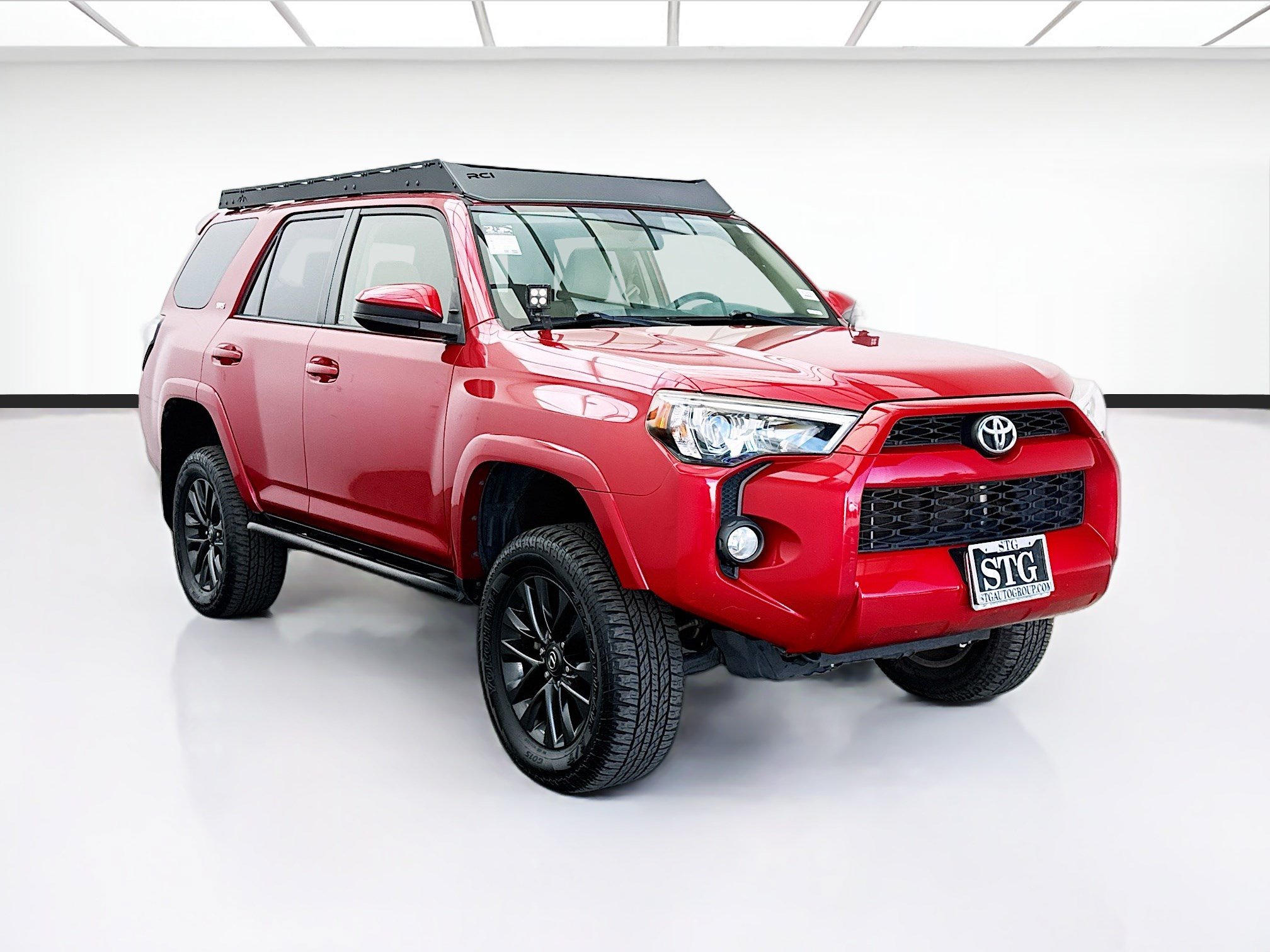 Used 2017 Toyota 4Runner SR5 AWD/4WD image 3
