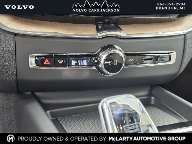 New 2026 Volvo XC60 B5 Plus w/ Protection Package Premier AWD/4WD image 18
