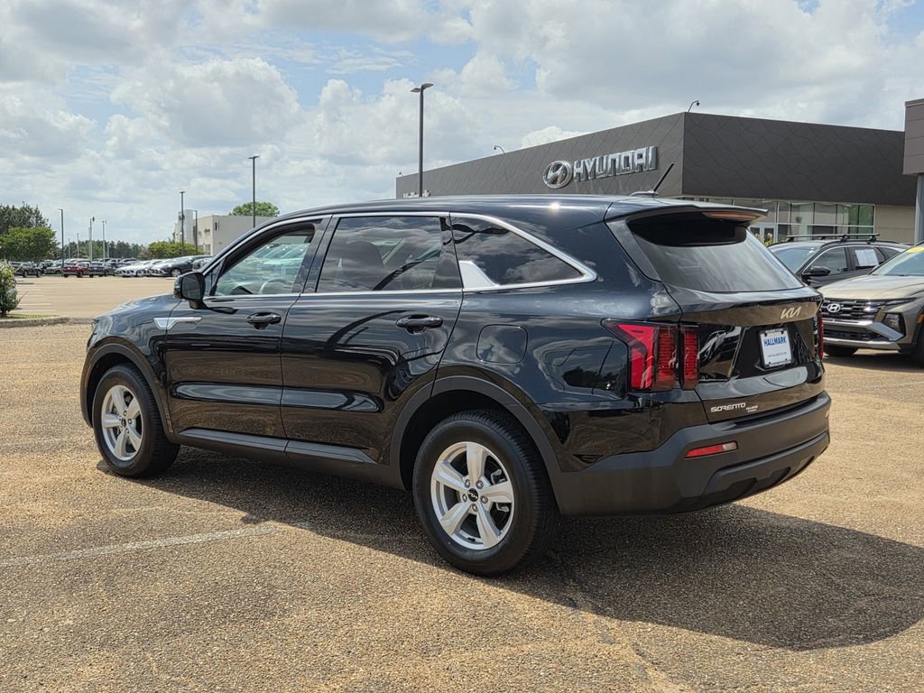 Used 2023 Kia Sorento LX image 6