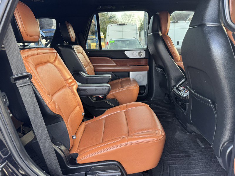 Used 2019 Lincoln Navigator Reserve w/ Cargo Package image 37