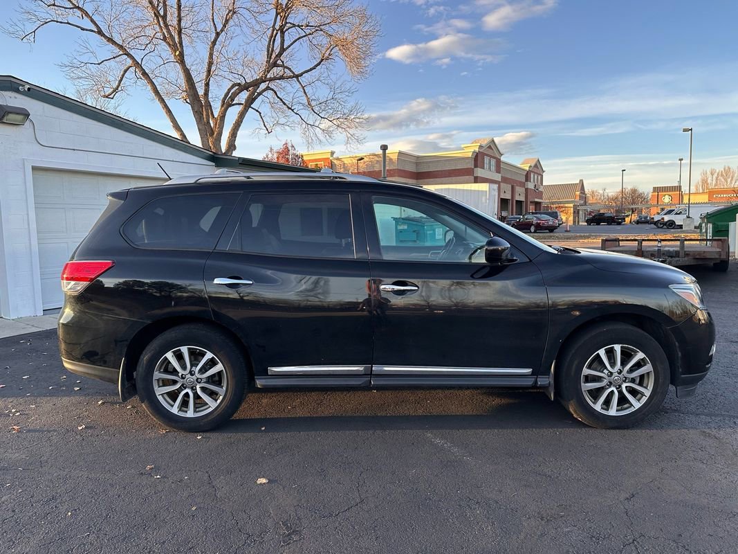 Used 2014 Nissan Pathfinder SL image 2
