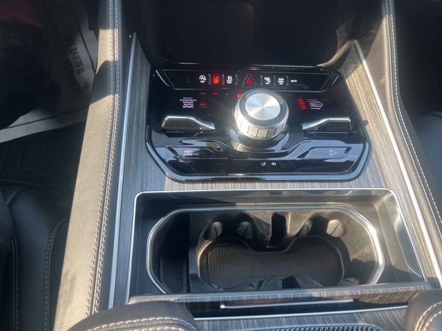 Used 2023 Jeep Wagoneer Series III w/ Preferred Equipment Group image 28