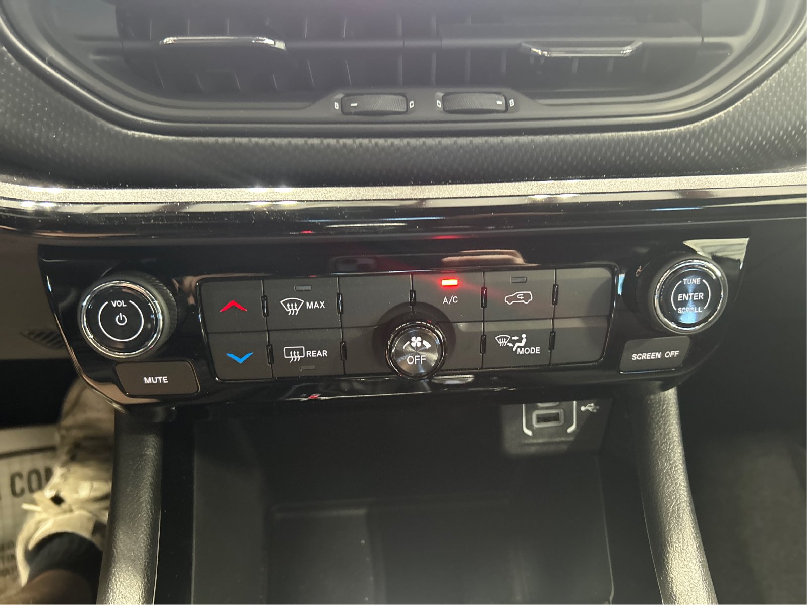 New 2026 Jeep Compass Latitude AWD/4WD image 26