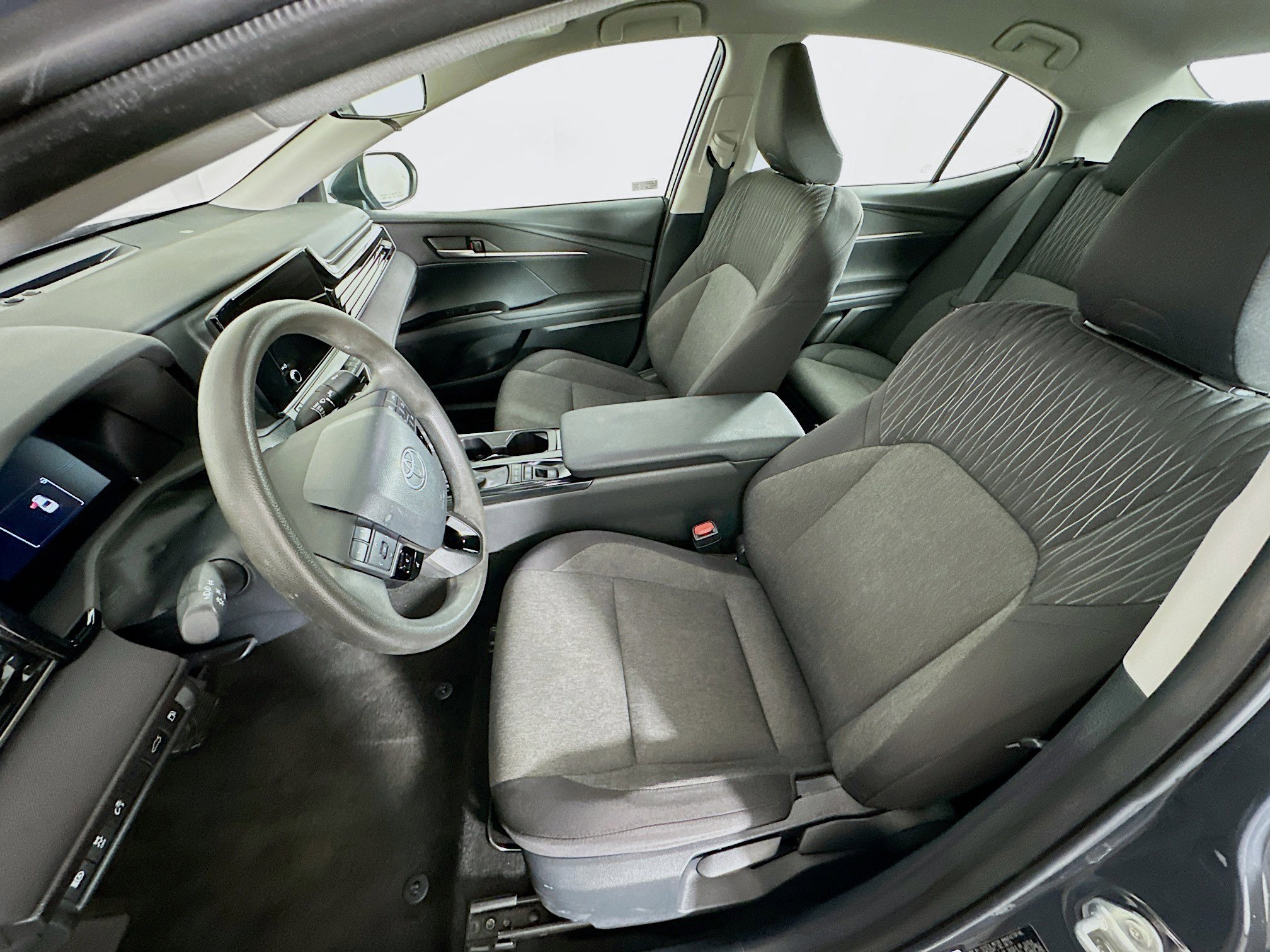 Used 2025 Toyota Camry LE image 13