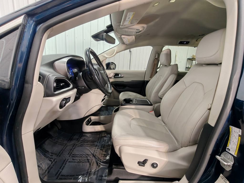 Used 2021 Chrysler Pacifica Touring-L image 27