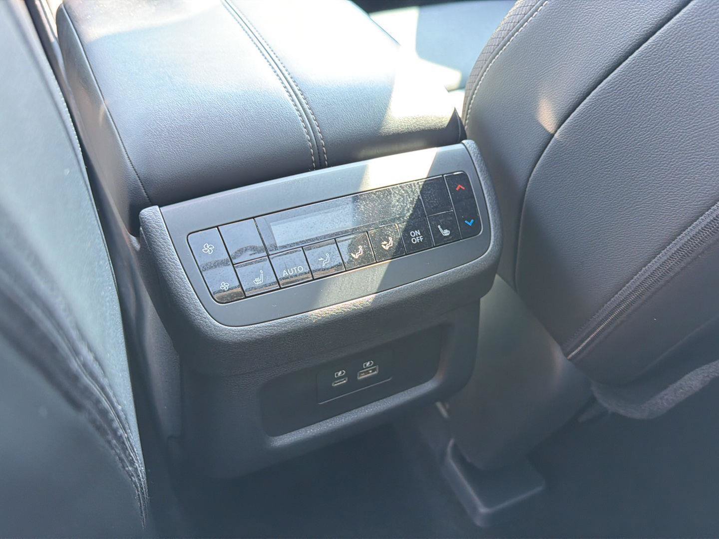 Used 2024 Nissan Pathfinder SL w/ SL Premium Package FWD image 11