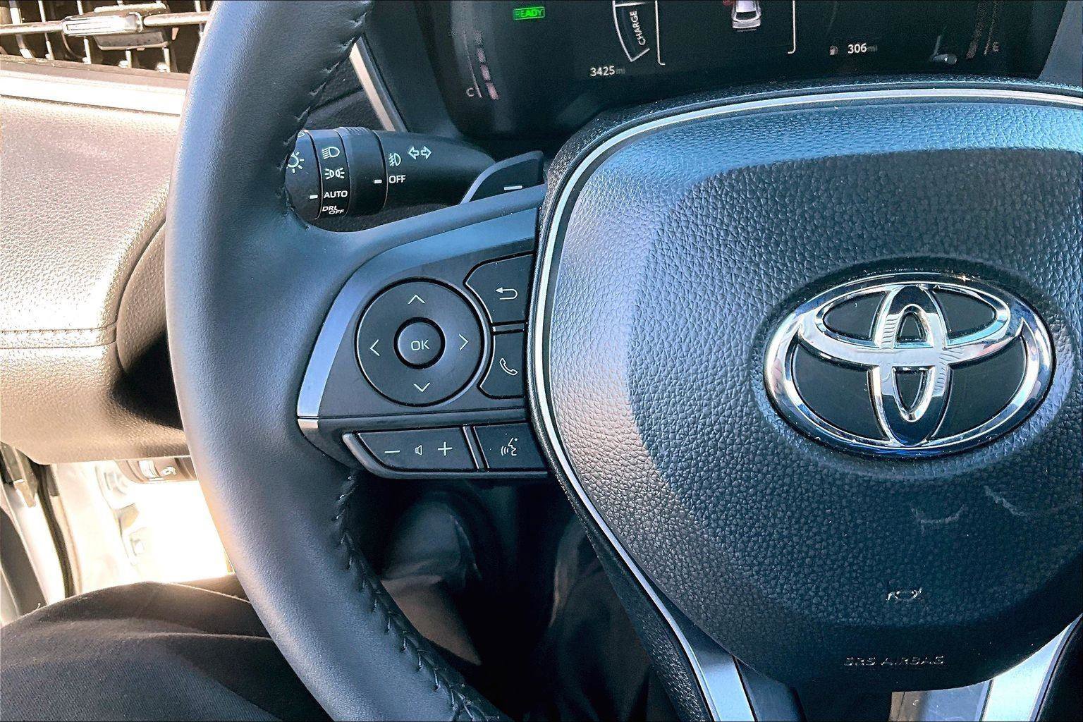 Certified 2025 Toyota Corolla Cross AWD Hybrid image 17