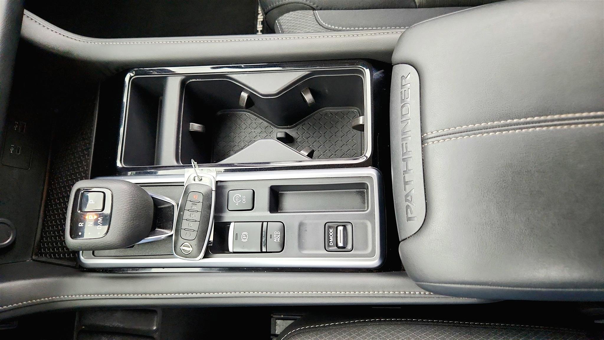 Used 2025 Nissan Pathfinder SV FWD image 37