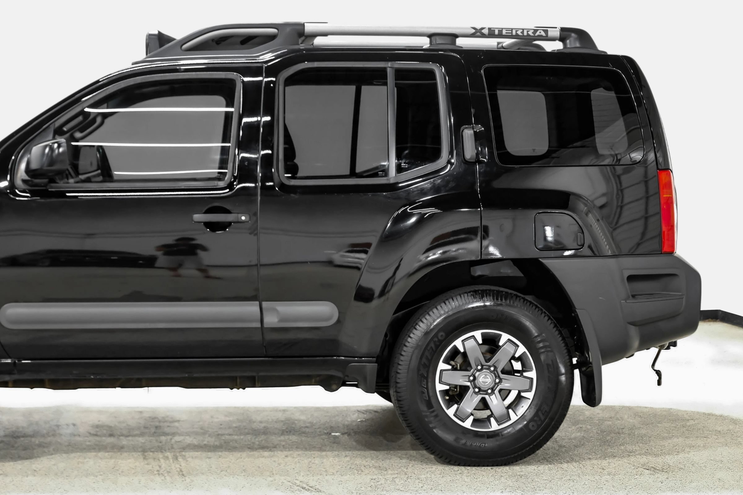 Used 2015 Nissan Xterra PRO-4X AWD/4WD image 9