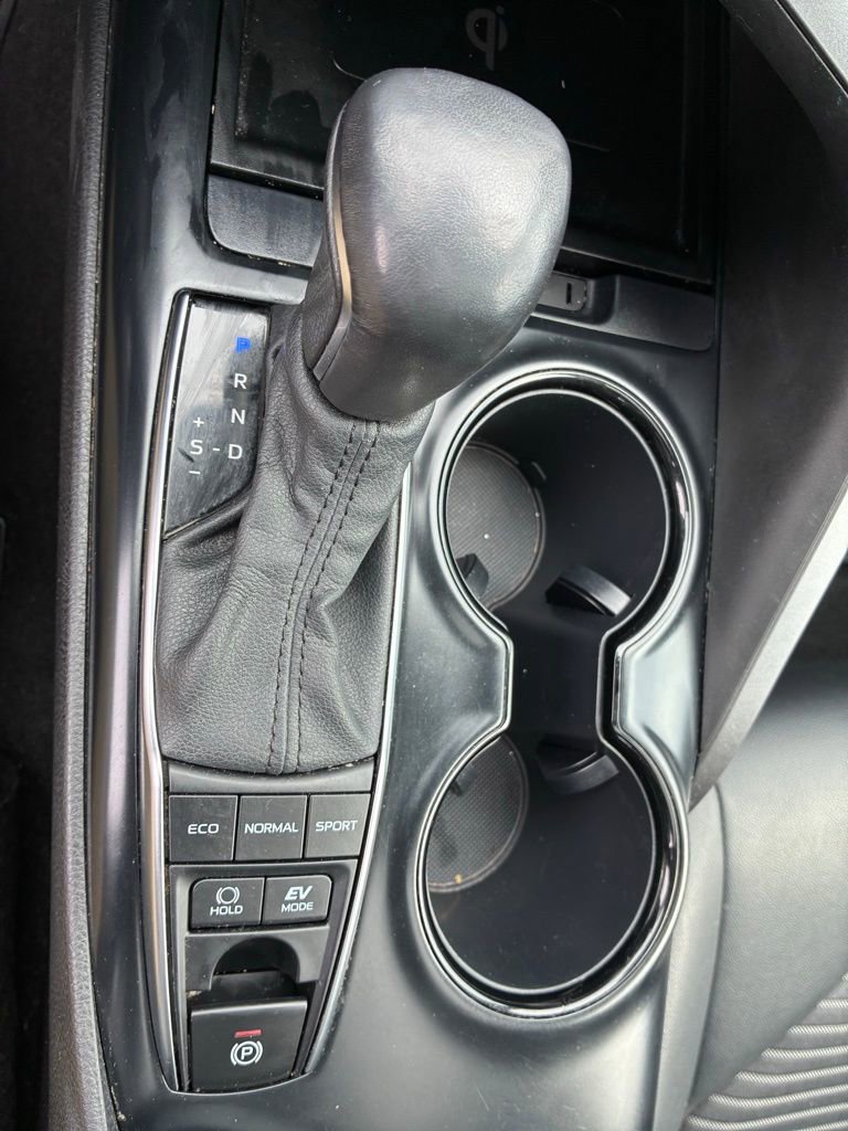 Used 2020 Toyota Camry SE w/ Sunroof Package image 32