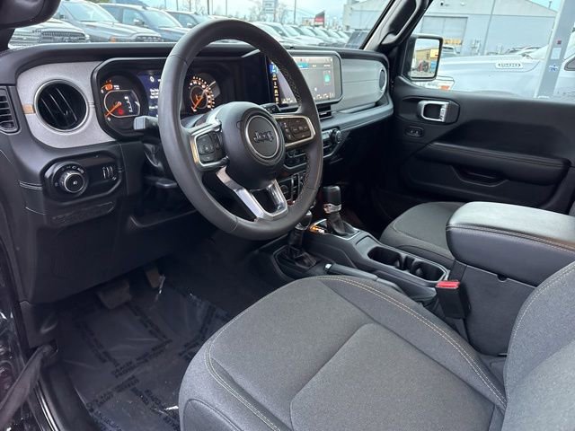 Used 2024 Jeep Wrangler Unlimited Sahara AWD/4WD image 18