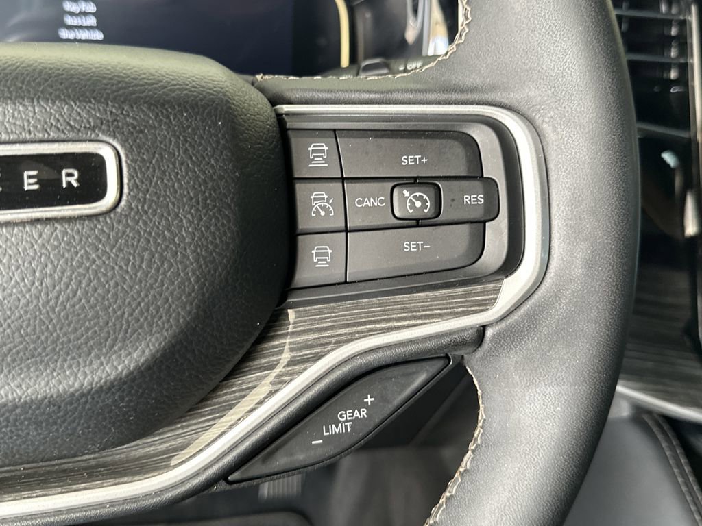 Used 2022 Jeep Wagoneer Series II w/ Premium Group I AWD/4WD image 23