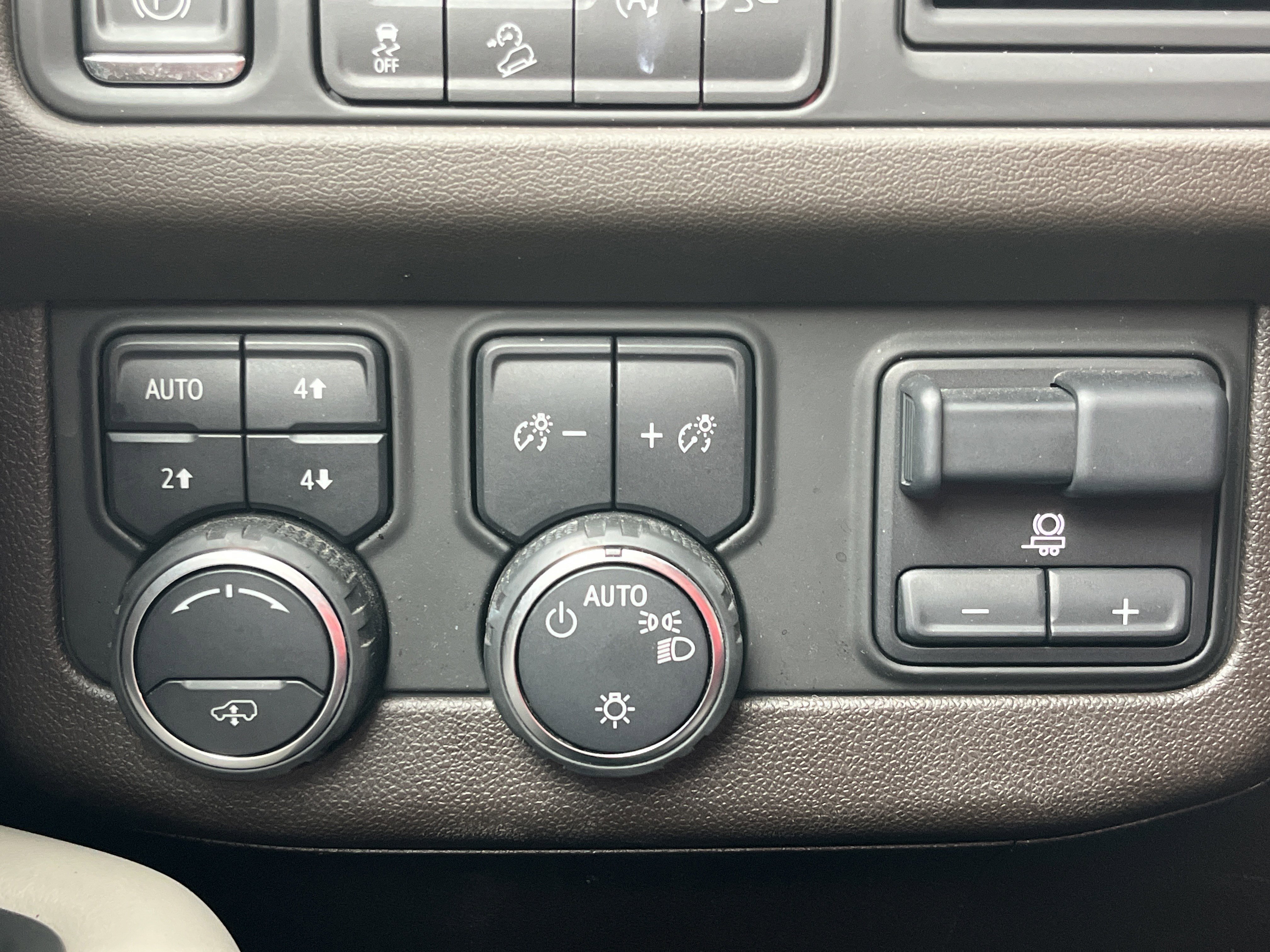 Used 2021 Chevrolet Tahoe Z71 w/ Z71 Off-Road Package image 14