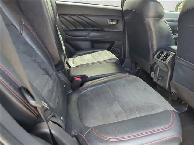 Used 2022 Mitsubishi Outlander LE image 29
