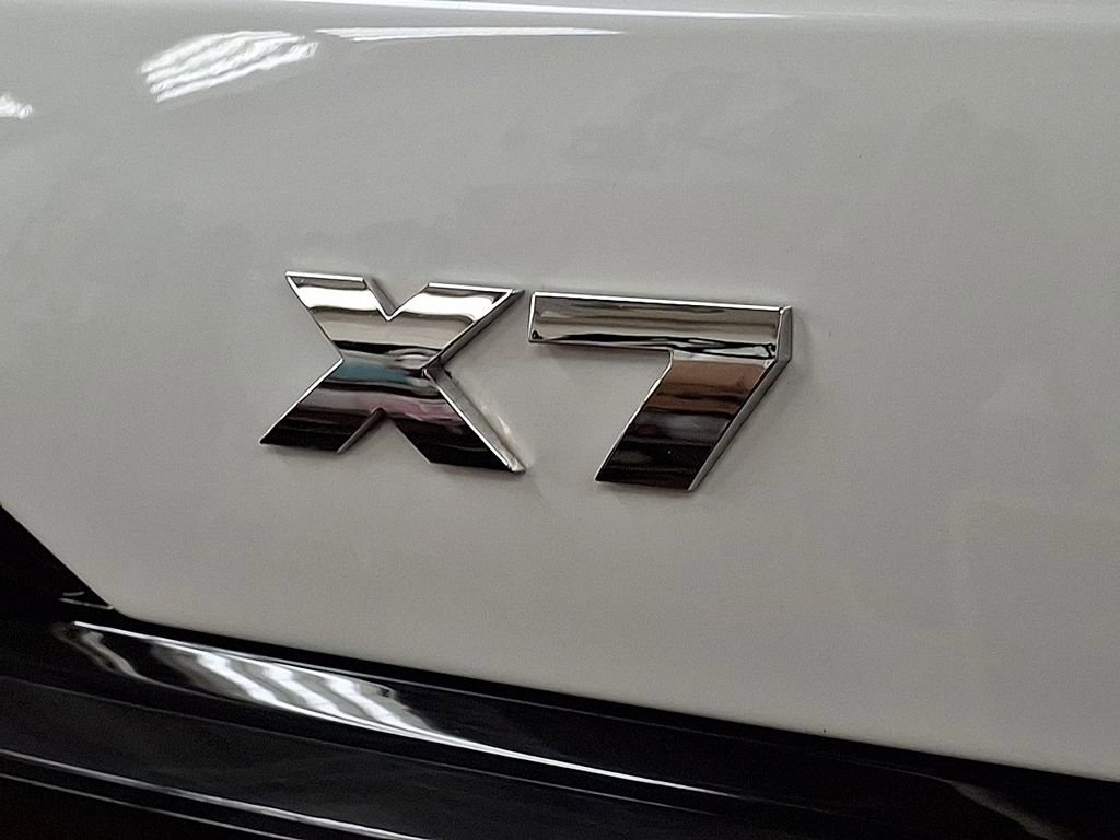 Used 2025 BMW X7 M60i image 30