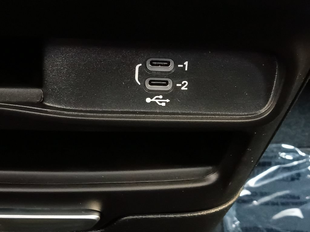 New 2027 Chrysler Pacifica Select FWD image 6