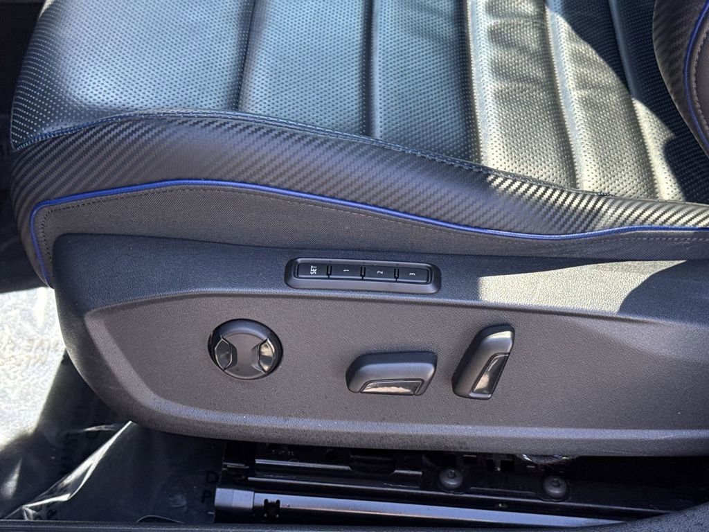Used 2022 Volkswagen Golf R image 14