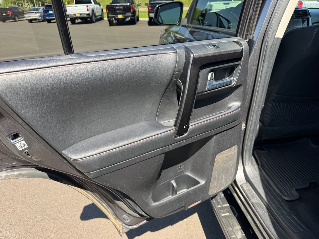 Used 2020 Toyota 4Runner TRD Off-Road AWD/4WD image 13
