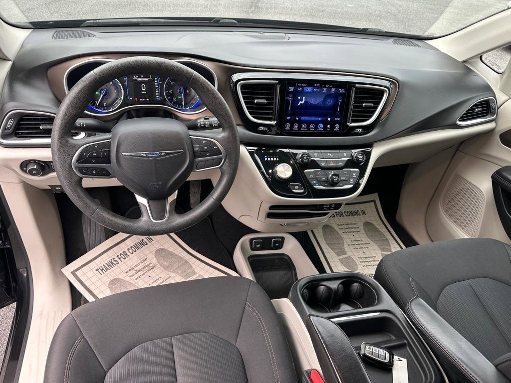Used 2017 Chrysler Pacifica Touring Plus w/ Tire & Wheel Group image 23