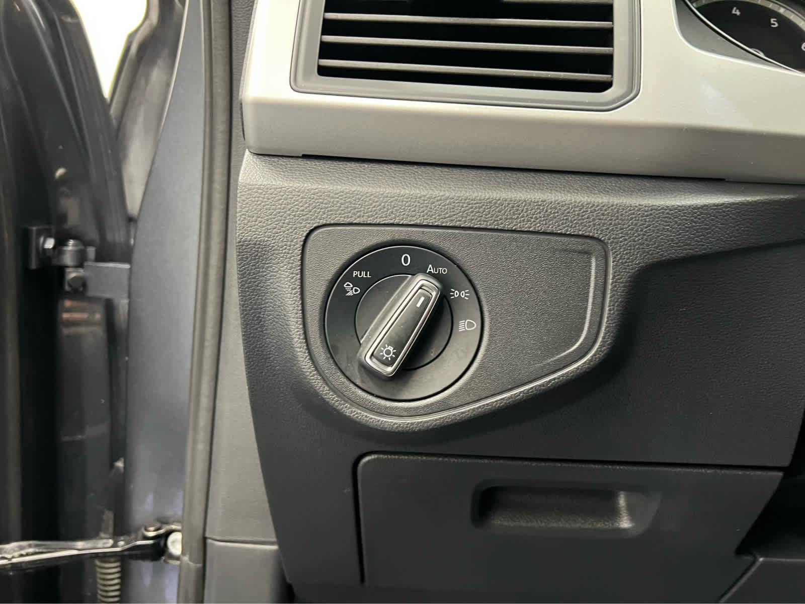 Used 2021 Volkswagen Atlas SE w/ Towing Package image 15