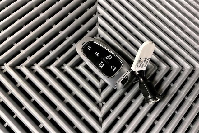 Used 2022 Hyundai Santa Fe SEL w/ Convenience Package FWD image 11