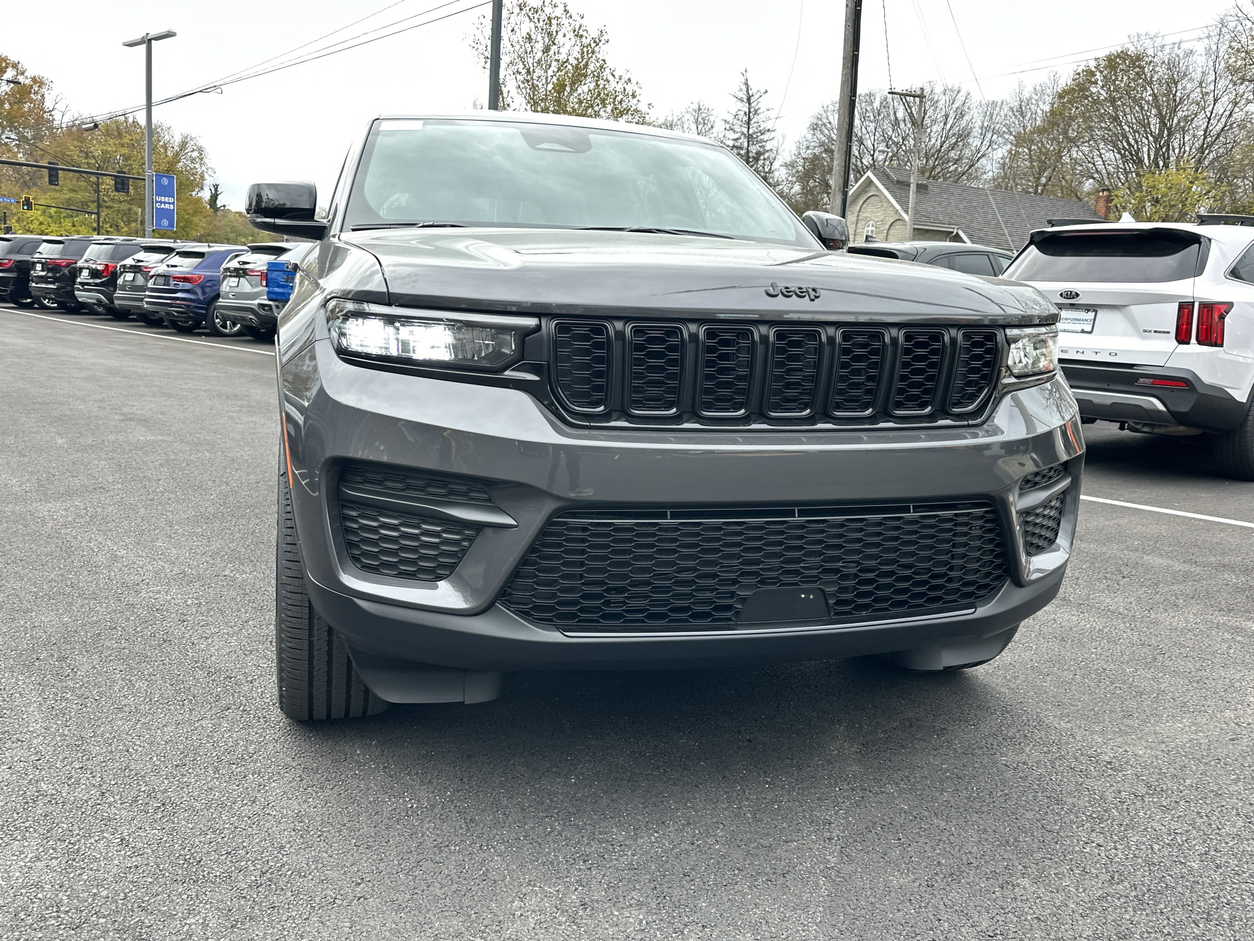 New 2025 Jeep Grand Cherokee Altitude image 21