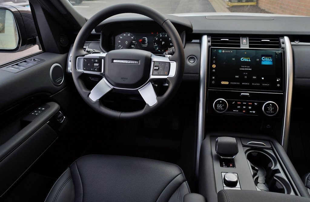 New 2025 Land Rover Discovery S image 16