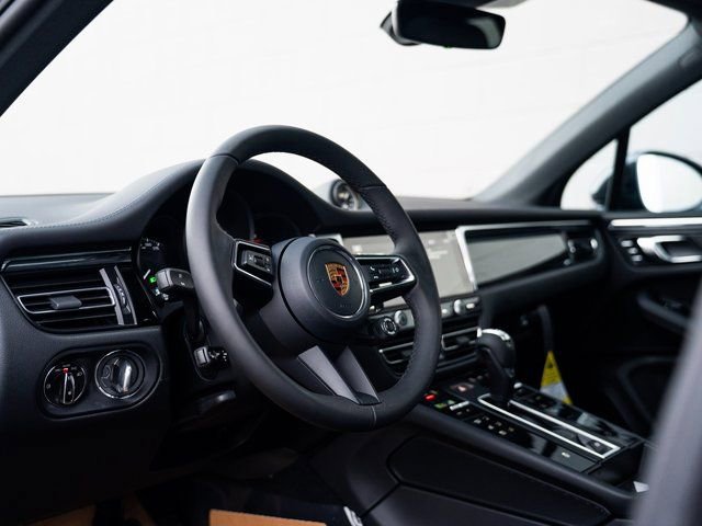 New 2026 Porsche Macan image 4