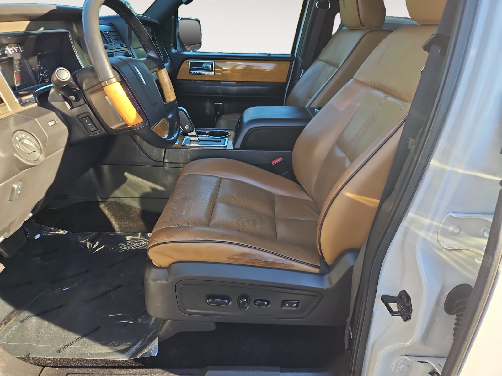 Used 2013 Lincoln Navigator 2WD image 9