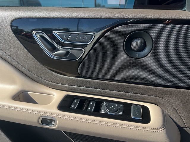 Used 2023 Lincoln Aviator Reserve w/ Equipment Group 201A image 19