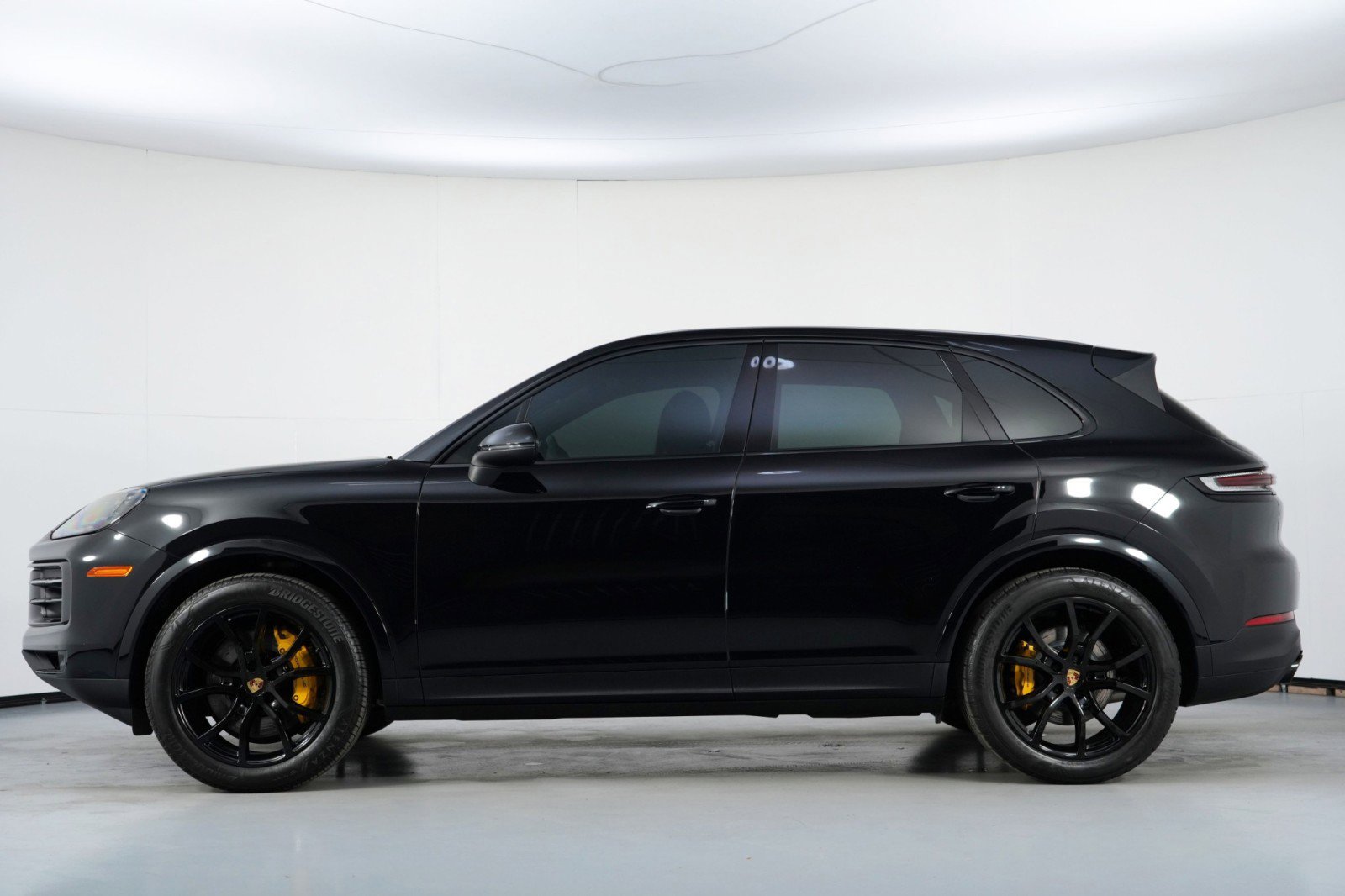 Used 2024 Porsche Cayenne w/ Sport Chrono Package image 9