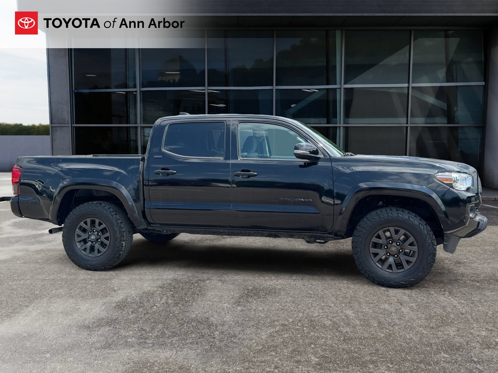 Used 2023 Toyota Tacoma SR5 w/ Technology Package AWD/4WD image 10